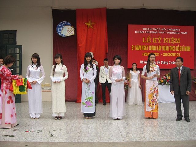 trường dân lập Phương Nam tổ chức thi "Học sinh thanh lịch" chào mừng ngày 26-3-2012